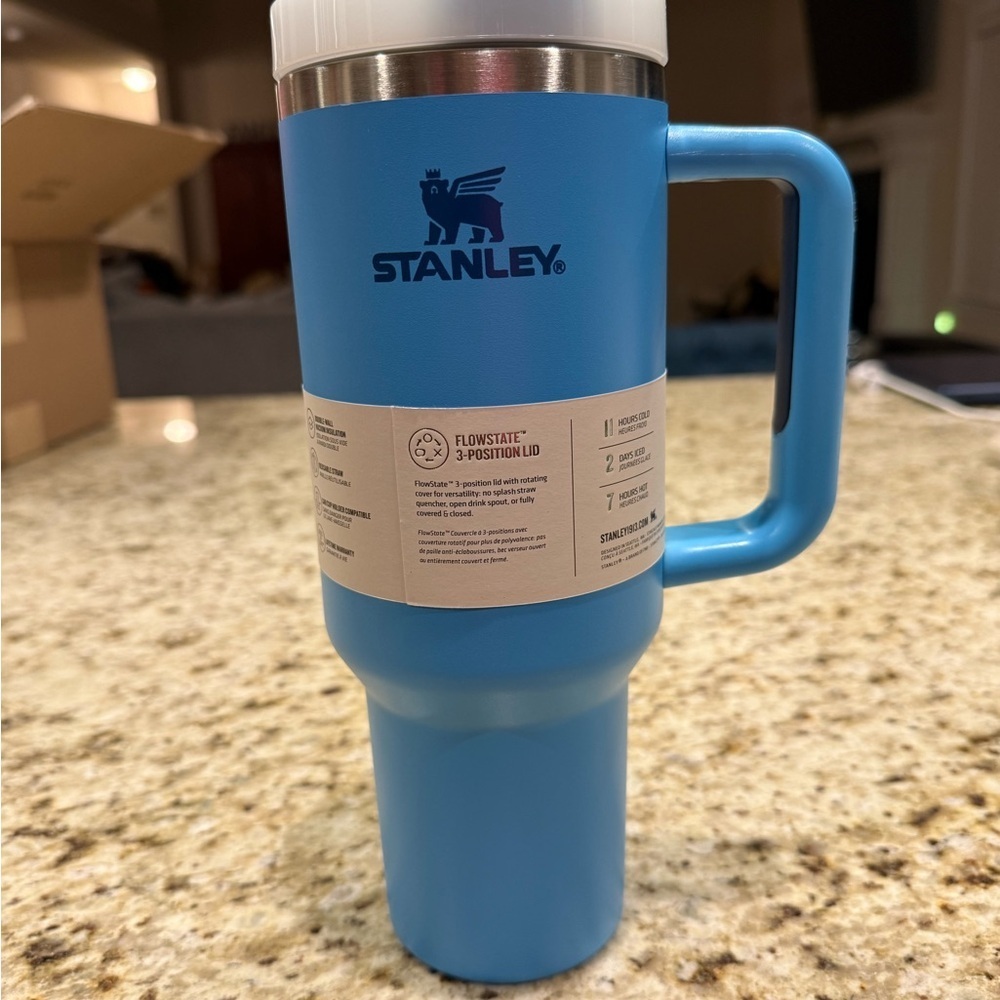 Stanley Blue Insulated Mug - Picture 1 of 3